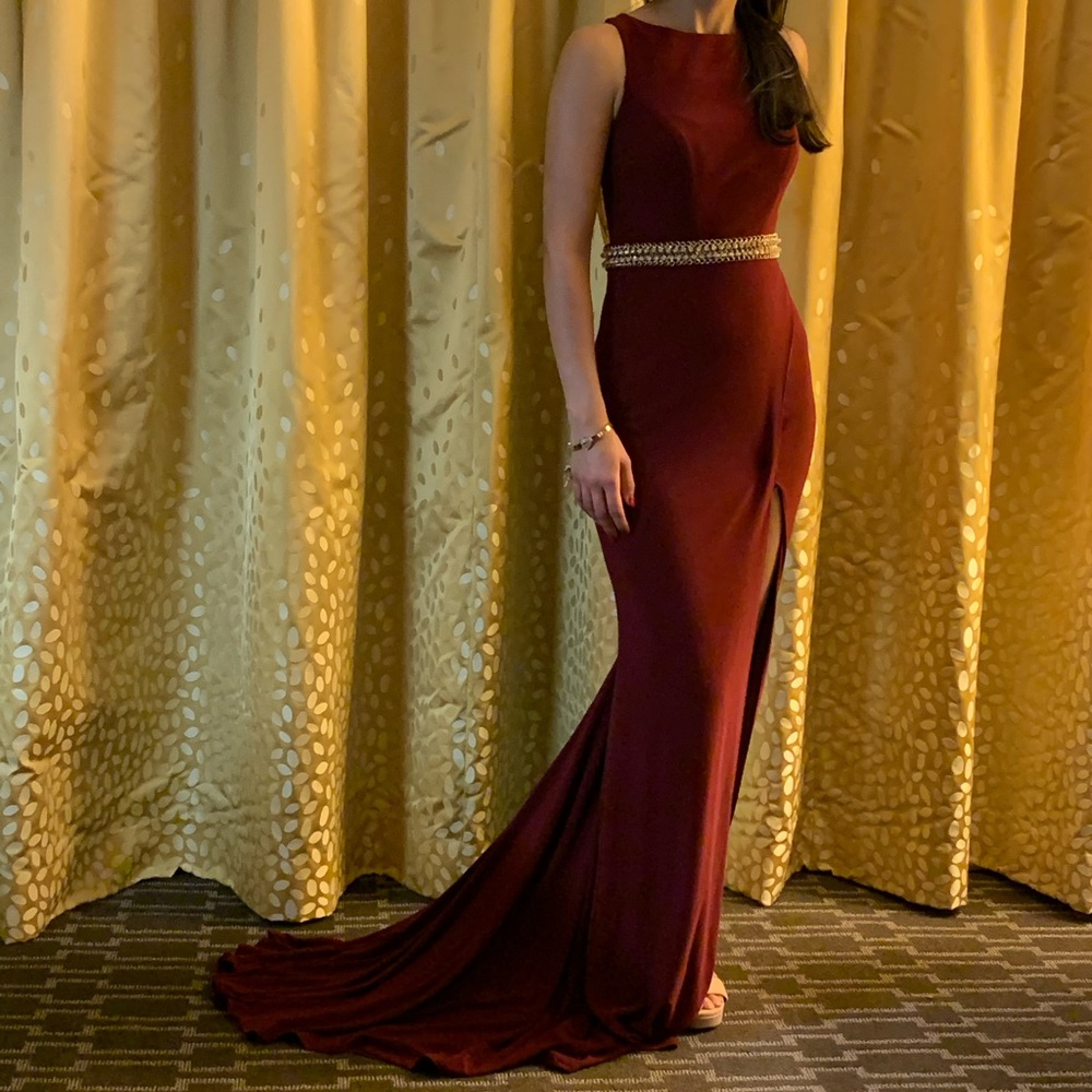 Formal Gown Mac Duggal Embellished Waist Gown Sz 2 Burgundy